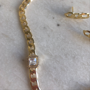 Sarah minimal chain earring